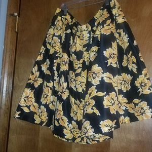 ⭐Forever 21+ Floral Skater Skirt⭐
